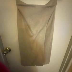 It’s an elegant skirt from Max Mara new and no tag it’s made with virgin wool
